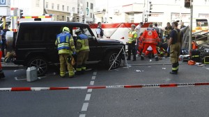 Αυτοκίνητο έπεσε πάνω σε πλήθος στη Στουτγκάρδη –Μια μητέρα που έσπρωχνε το καρότσι ανάμεσα στους τραυματίες
