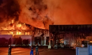 Λαμία: Εμπρησμό «βλέπει» η Πυροσβεστική για την πυρκαγιά στο εργοστάσιο «Γιαννίτση»