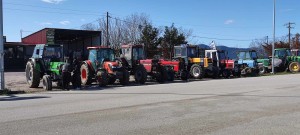 Αγώνα δρόμου η κυβέρνηση για να αποφευχθούν τα Χριστούγεννα με τρακτέρ στους δρόμους