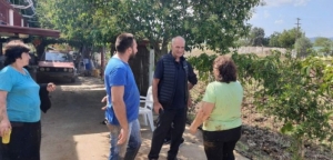 Επίσκεψη Γιώργου Βαρεμένου στους πληγέντες στην περιοχή Στράτου