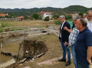 Στις πληγείσες περιοχές της Ναυπακτίας ο Κώστας Καραγκούνης