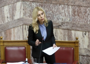 Φωτεινή  Αραμπατζή στη Βουλή:  «Το στέλεχος του κορωνοϊού στα μινκ της Δυτικής Μακεδονίας δεν σχετίζεται επ’ ουδενί με τη μετάλλαξη της Δανίας»