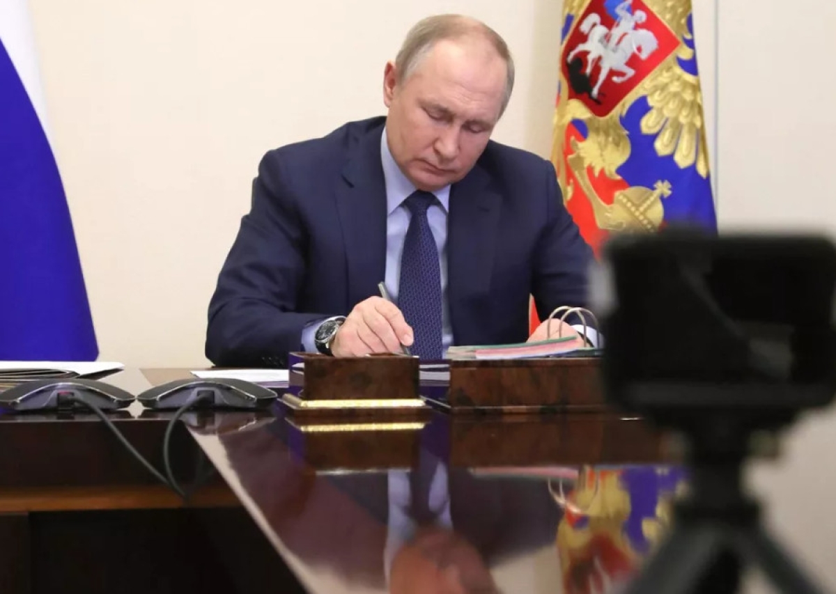 Στρατιωτικό νόμο στα σύνορα με την Ουκρανία κήρυξε ο Πούτιν