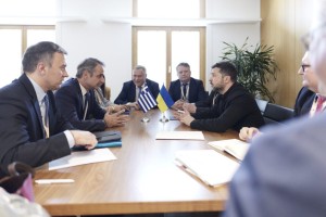 Τετ α τετ Μητσοτάκη – Ζελένσκι στις Βρυξέλλες με φόντο το drone στη Λευκάδα