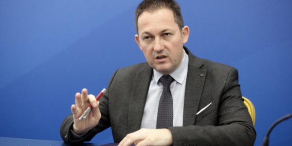 Πέτσας: «Ακραία κίνηση η διακοπή ρεύματος στα νοικοκυριά»