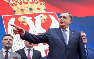 Η Βοσνία οδεύει προς νέο εμφύλιο: Κήρυξαν έκπτωτο τον ηγέτη των Σέρβων Μίλοραντ Ντόντικ &amp; θέλουν να τον φυλακίσουν!