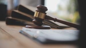 Σκάνδαλο στο Διοικητικό Εφετείο Αθηνών: Προαγωγή δικαστή που άλλαζε την σύνθεση σε υπόθεση των 100 εκατ. ευρώ!
