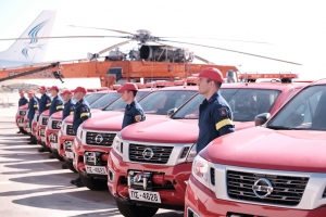 Δωρεά από την «Παπαστράτος»: Εικόνες από την τελετή παράδοσης των πυροσβεστικών οχημάτων