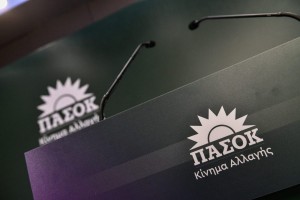 Άρση μονιμότητας στο δημόσιο: ΠΑΣΟΚ «αδειάζει» Σκανδαλίδη – «Είναι εκτός γραμμής»