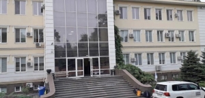 Μαριούπολη: Σοβαρό επεισόδιο και ανταλλαγή πυρών στην προσπάθεια κατάληψης κτηρίου που στεγάζεται και το Ελληνικό Προξενείο – Τι ζήτησε ο Δένδιας από το Κίεβο