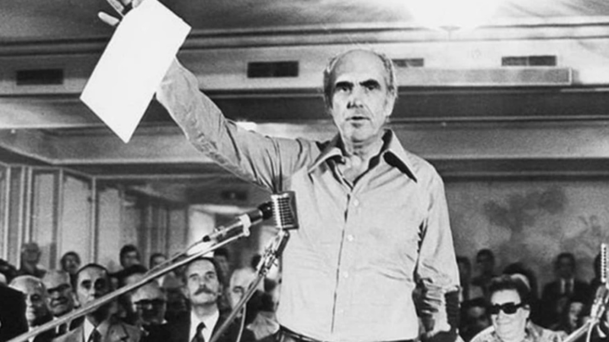 Σαν σήμερα: 40 χρόνια από την ιστορική νίκη του ΠΑΣΟΚ με 48% το 1981