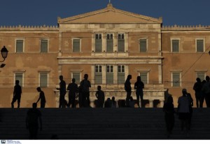 Επεισόδιο στο Σύνταγμα: Πλακώθηκαν Ισραηλινοί και Παλαιστίνιοι μπροστά από τον Άγνωστο Στρατιώτη