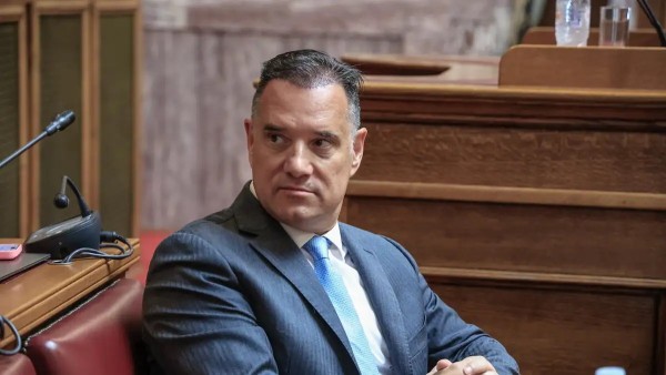 Με κορωνοϊό και πυρετό ο Άδωνις Γεωργιάδης - Συνεχίζει τα καθήκοντά του από το σπίτι