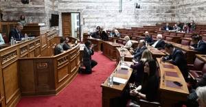 Βουλή: Αυξημένη συναίνεση στο νομοσχέδιο για τον γάμο των ομοφύλων – «Ναι» από ΝΔ, ΣΥΡΙΖΑ και ΠΑΣΟΚ