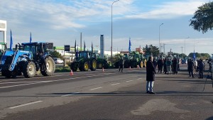 Ανεπιθύμητος ο Μητσοτάκης στη Θράκη — Έντονες αντιδράσεις και φυγάδευση από την πίσω πόρτα του αεροδρομίου