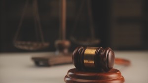 «Πυρ ομαδόν» των δικηγορικών συλλόγων πανελληνίως για την ίδρυση κι άλλων ιδιωτικών νομικών σχολών