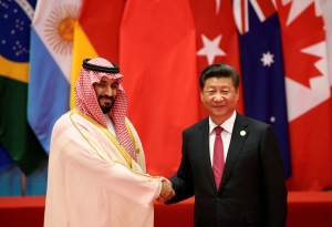 Μεγάλη συμφωνία Κίνας-Σαουδικής Αραβίας: Βγάζουν το δολάριο από τις συναλλαγές τους – Θα χρησιμοποιούν τοπικά νομίσματα