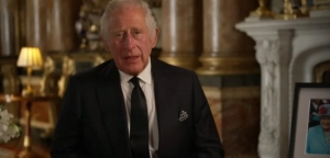 Βασιλιάς Κάρολος – Το ιστορικό διάγγελμά του: «Θα σας υπηρετήσω με αφοσίωση» – «Πρίγκιπας της Ουαλίας» ο Ουίλιαμ (video)