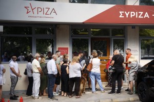 Ουρές πολιτών για το ραντεβού με τον Στέφανο Κασσελάκη