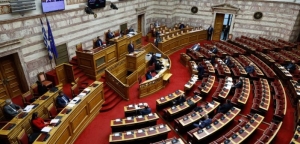 ΣΥΡΙΖΑ και ΚΚΕ καταψήφισαν την ρύθμιση για μείωση των ασφαλιστικών εισφορών