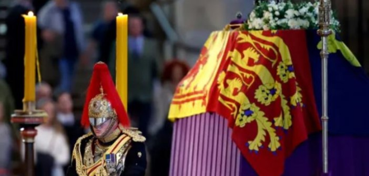 Βασίλισσα Ελισάβετ: Σήμερα το τελευταίο αντίο παρουσία δεκάδων ηγετών – Το βράδυ η ταφή