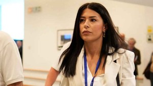 Α.Λατινοπούλου για επίθεση από Ρομά στην Τήνο: «Δεν σταμάτησαν ούτε λεπτό τις απειλές» (βίντεο)