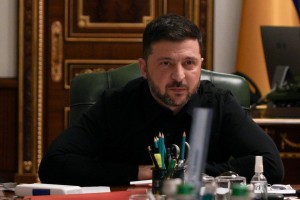 «Ρήγμα» στις σχέσεις Ουάσιγκτον – Κιέβου: Ποιος αποκάλεσε τον Ζελένσκι «κοντό αλήτη εθισμένο στο κρακ»