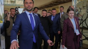 Αντί συνομιλιών, ύβρεις: «Είσαι κλόουν» απαντά η Μόσχα στον Ζελένσκι που είπε «διακοσμητική» τη ρωσική αποστολή