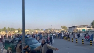 Αφγανιστάν: Χάος στο αεροδρόμιο της Καμπούλ – Άνθρωποι ποδοπατήθηκαν μέχρι θανάτου