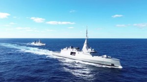 Η φρεγάτα «Κίμων» εν πλω προς τον Ναύσταθμο Σαλαμίνας