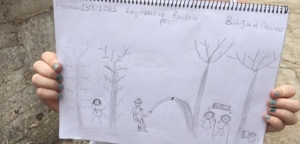 Ηλεία: «Καιγόμαστε βοήθεια ρε!!!» – Η παιδική ζωγραφιά που συγκλονίζει