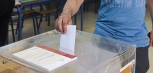 Δημοσκόπηση: Ξανά «νταμπλ σκορ» για τη Νέα Δημοκρατία στην πρόθεση ψήφου