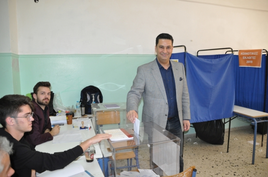 Σε τμήμα στο 3ο Γυμνάσιο Αγρινίου άσκησε το εκλογικό του δικαίωμα ο Γιώργος Παπαναστασίου.