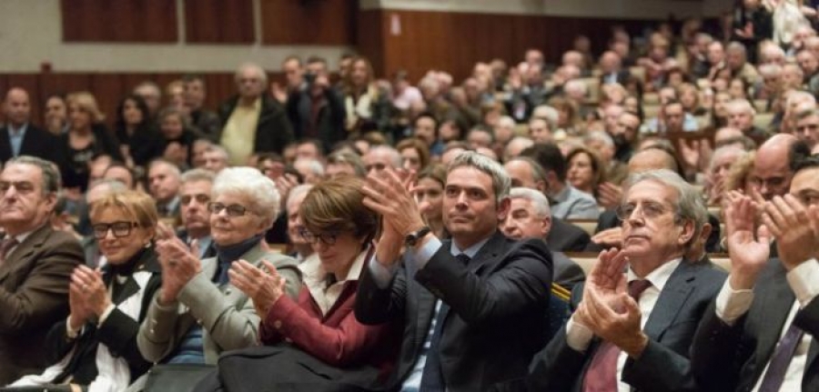 Πλήθος κόσμου στην βράδια τιμής και μνήμης στον πολιτικό Ανδρέα Καραγκούνη