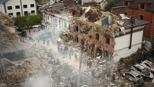 Ρωσία: «Εμείς χτυπήσαμε μόνο στρατιωτικούς στόχους – Ο Β.Ζελένσκι παριστάνει τον γενναίο στρατιώτη για την ΕΕ»