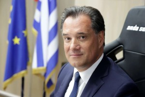 Αποδοκιμασίες κατά Α.Γεωργιάδη: «Δες τα χάλια των νοσοκομείων – Ντροπή σου» – «Δεν είστε στην Σαχάρα»!